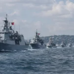15 savaş gemisi İstanbul Boğazı’ndan geçti.