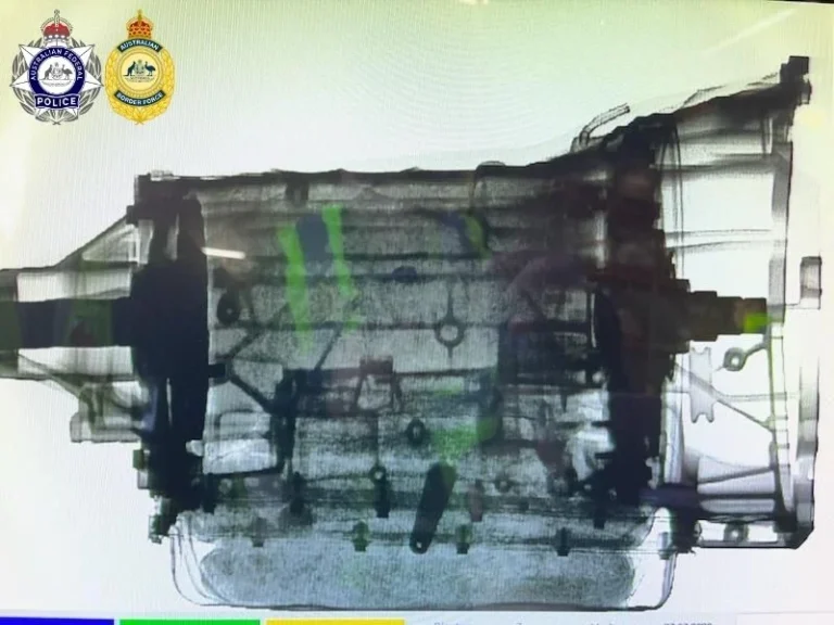 Şanzımandan 13 kilo uyuşturucu çıktı.