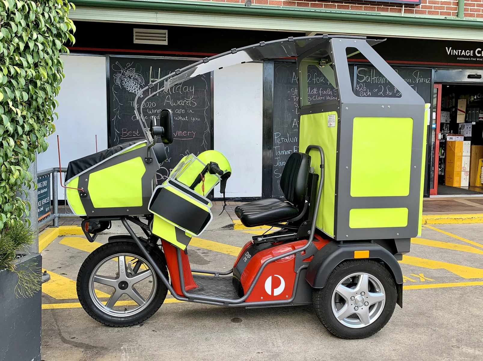 Australia Post kârını yüzde 70’e yakın artırdı.