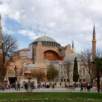 Ayasofya’da geniş kapsamlı restorasyon sürüyor.