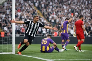 Beşiktaş lige galibiyetle başladı.