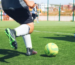 Beşiktaş’ta iki futbolcuyla yollar ayrıldı.
