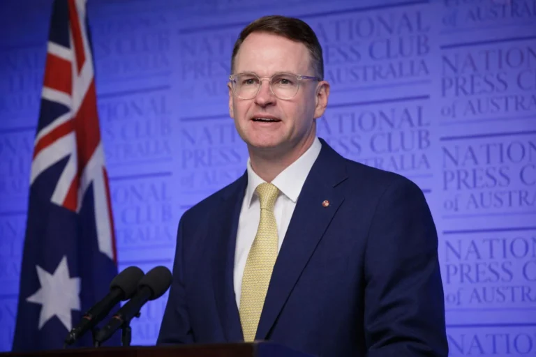 Andrew Bragg’dan zorunlu superannuation sisteminin tartışılması çağrısı.