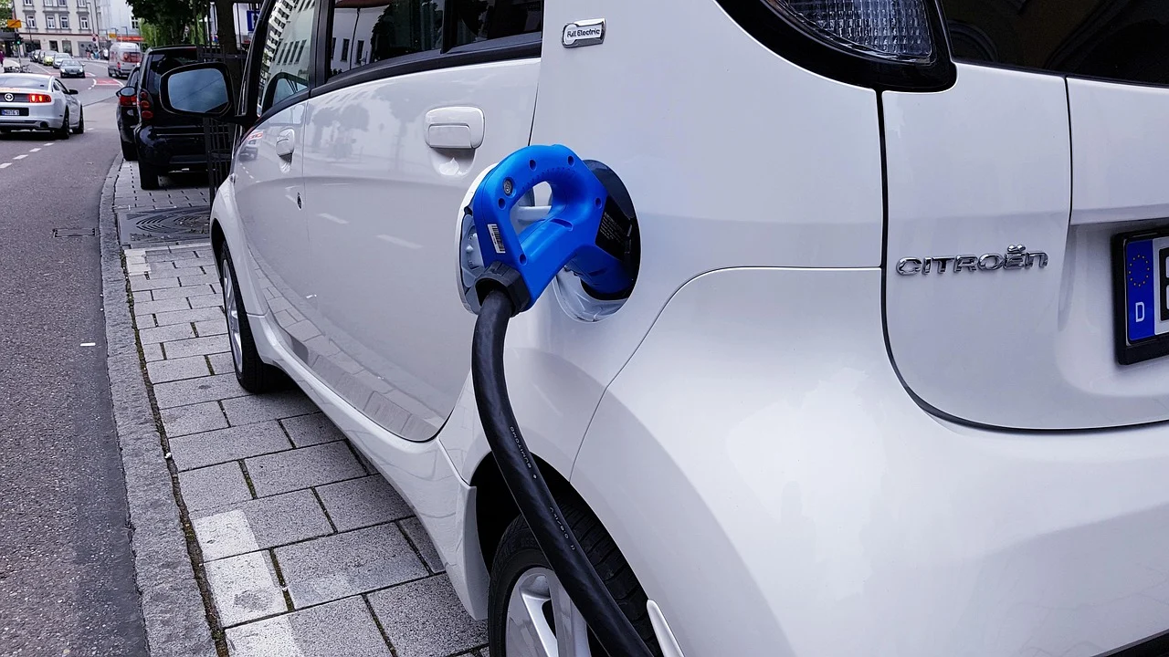 Elektrikli araçta servis masrafı düşüyor.