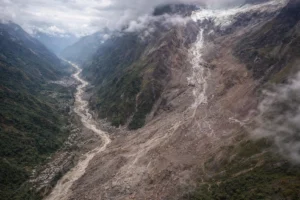 Nepal felaketinin dev izi uzaydan görüntülendi.