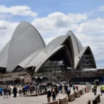 Opera House protestosunda polis mercek altında.