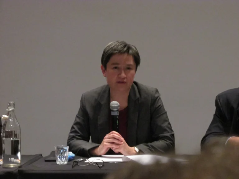 Penny Wong’dan “tek kültür” çağrılarına güvenlik uyarısı.