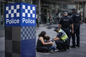 Melbourne’un merkezinde anne ve oğluna saldırı.