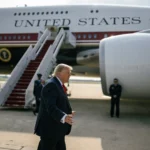 Trump tehdit nedeniyle gizlice başka uçağa geçirildi.