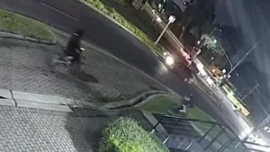 17 yaşındaki genç e-bisikleti için palayla yaralandı.