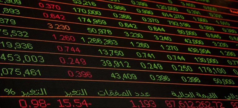 ASX altı haftanın dibinde: Petrol 100 dolara dayandı.