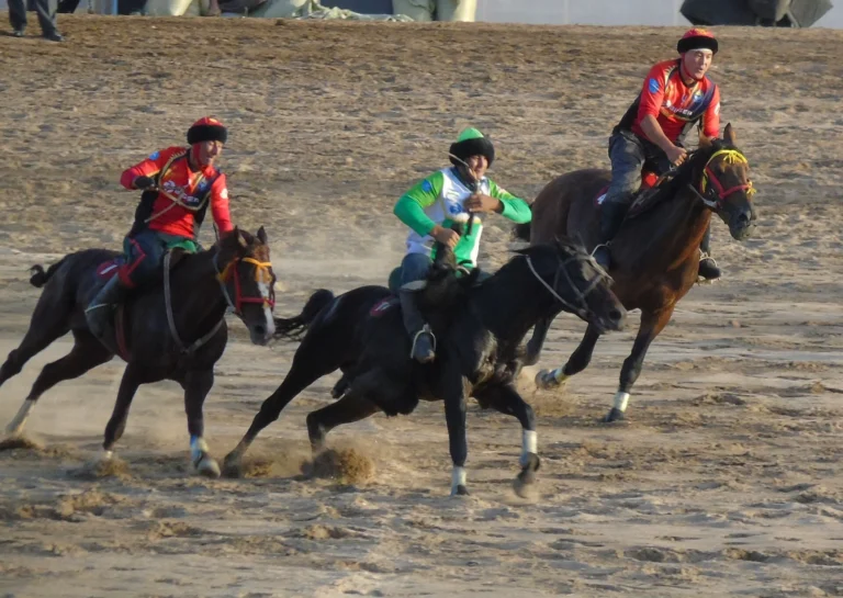 Dünya Göçebe Oyunları 104 ülkeden sporcularla başladı.