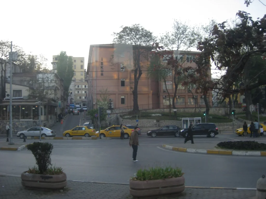 İşsiz sayısı bir ayda 150 bin arttı.