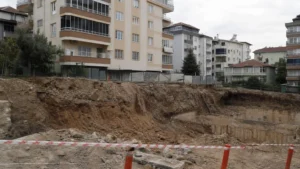 İzmit’te Toprak Kayması Sonrası İki Bina Boşaltıldı.