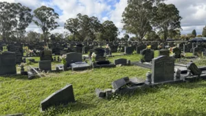 Narellan’daki İslami Mezarlıkta Mezar Taşları Tahrip Edildi