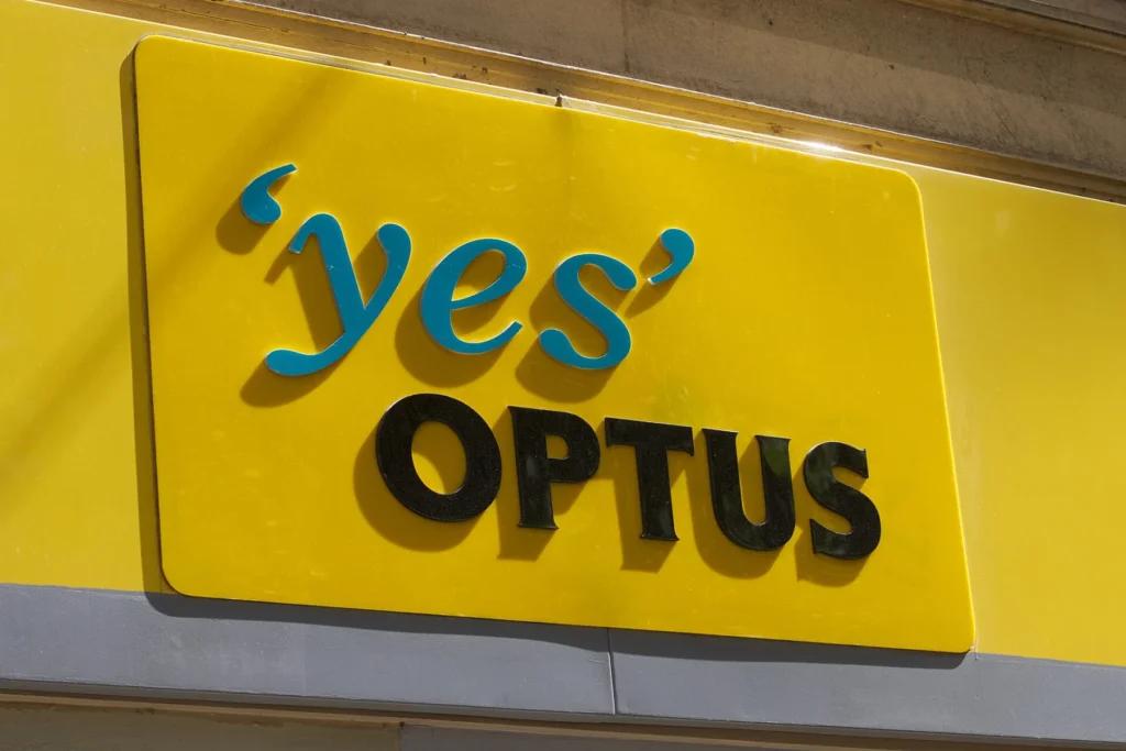 Optus kesintisi acil çağrıları da etkiledi.