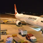 Qantas uçağında korkutan anlar: Motordan alevler görüldü.