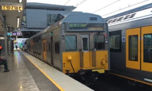 Sidney’de tren istasyonunda bıçaklı saldırı: Şüpheli aranıyor