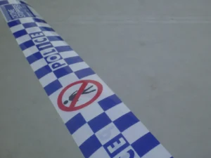 Sydney’de eve silahlı baskın: Genç adam olay yerinde hayatını kaybetti.
