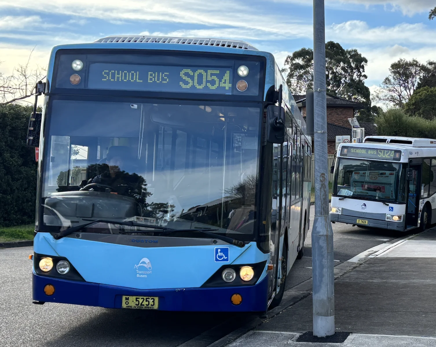 Sydney otobüsünde 13 yaşındaki Müslüman öğrenciye saldırı.