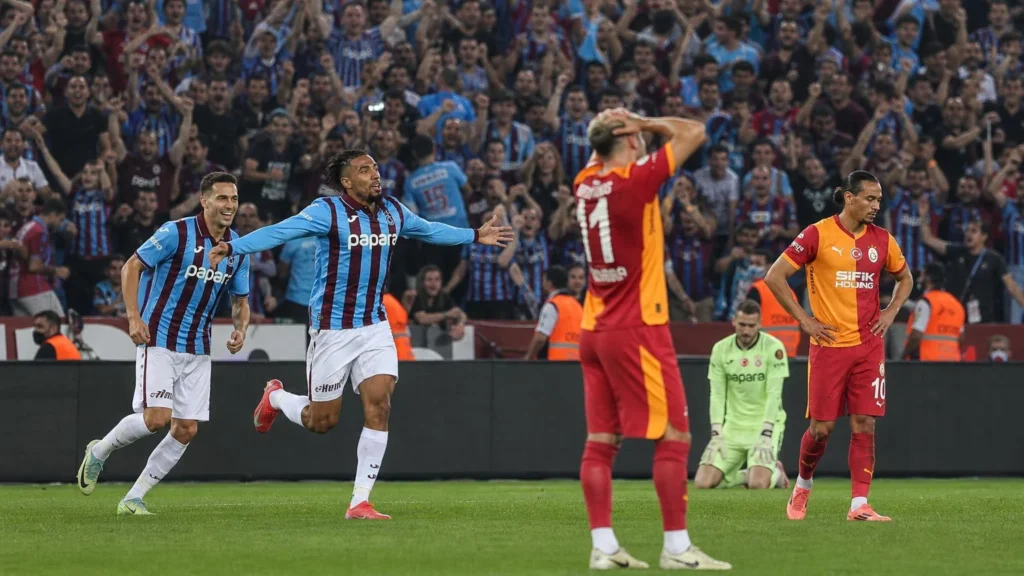 Trabzonspor Galatasaray’ı dört golle dağıttı.