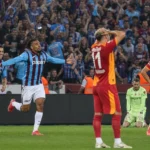 Trabzonspor Galatasaray’ı dört golle dağıttı.