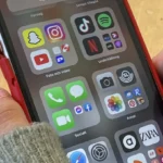 Sosyal medya uygulamalarının göründüğü telefon. Arşiv fotoğrafı: Theresepersonne / Wikimedia Commons, CC BY-SA 4.0.