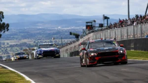 Bathurst 1000’de zafer son turda el değiştirdi
