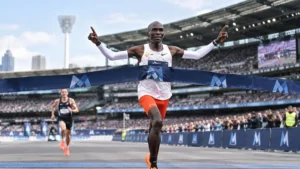 Eliud Kipchoge Melbourne Maratonu’nu rekorla kazandı