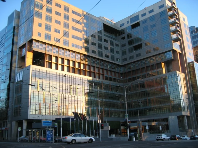 Melbourne'deki federal mahkeme binası, arşiv fotoğrafı; veri aktarımı olayını göstermez. Adz, kamu malı.