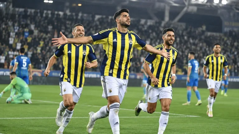 Fenerbahçe Rize deplasmanında üç golle kazandı.