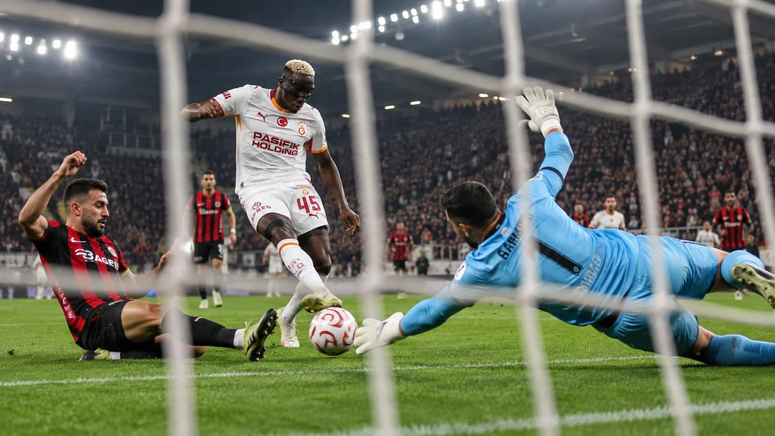 Galatasaray Ankara Deplasmanından Üç Puanla Döndü.