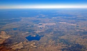 Hunter Valley kömür ocakları ve santrallerinin 2024 tarihli havadan arşiv fotoğrafı. Fotoğraf: Dicklyon, CC.