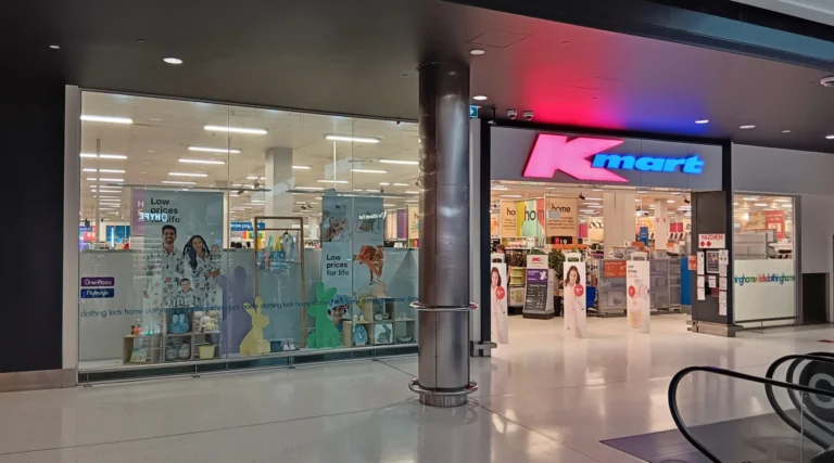 Kmart'ın Booragoon mağazası, Şubat 2026 arşiv fotoğrafı. Fotoğraf: Bahnfrend / Wikimedia Commons, CC BY-SA.