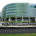 Melbourne çocuk hastanesinde eldiven incelemesi.