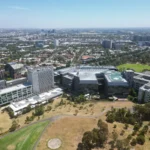 Melbourne Royal Children's Hospital binası, 2023 arşiv fotoğrafı; açıklama anı değil. Fotoğraf: Bob Tan,.