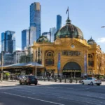 Melbourne'de kontrolsüz ilerlediği bildirilen araç paniğe neden oldu.