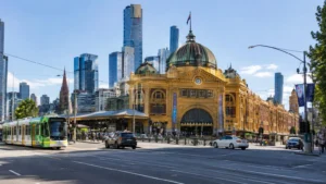 Melbourne'de kontrolsüz ilerlediği bildirilen araç paniğe neden oldu.