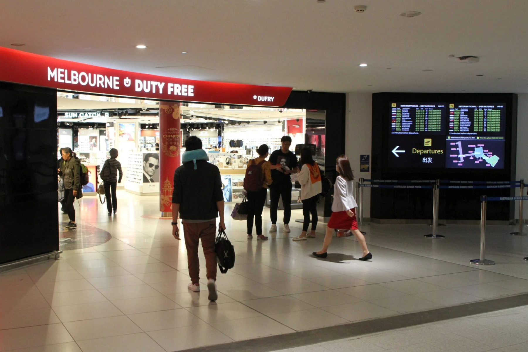 Melbourne Havalimanı’nda yolcu indirme-bindirme sistemi değişti.