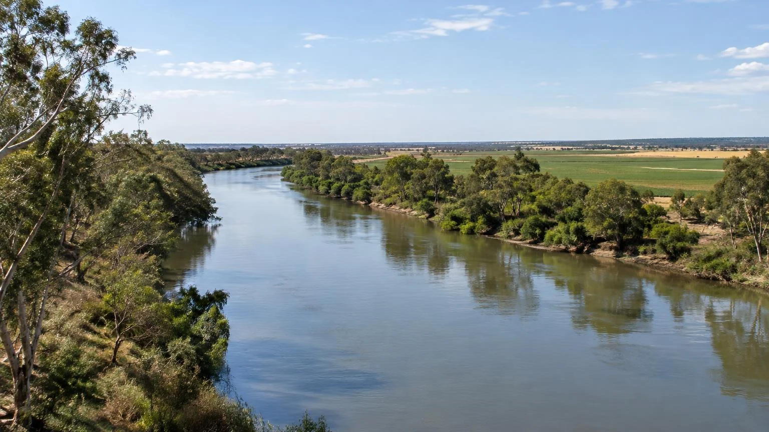Murray-Darling Havzası'nda 265 gigalitrelik su açığı tartışması.