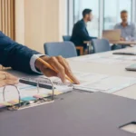 Temsili görüntü: NSW'de bütçe incelemesi yapan anonim görevliler.