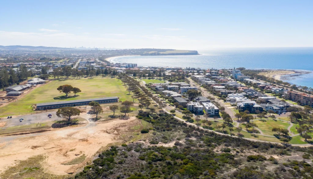 Sydney kıyısında konut ve yeşil alanları gösteren, önerilen dönüşümü temsil eden yatay.