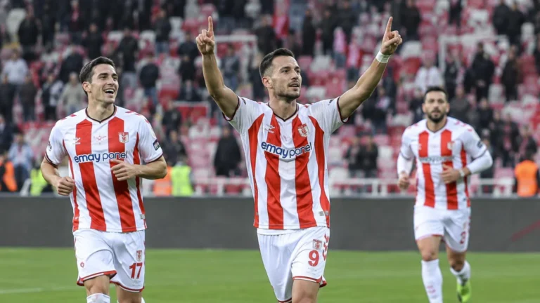 Sivasspor Pendikspor karşısında dört golle kazandı.