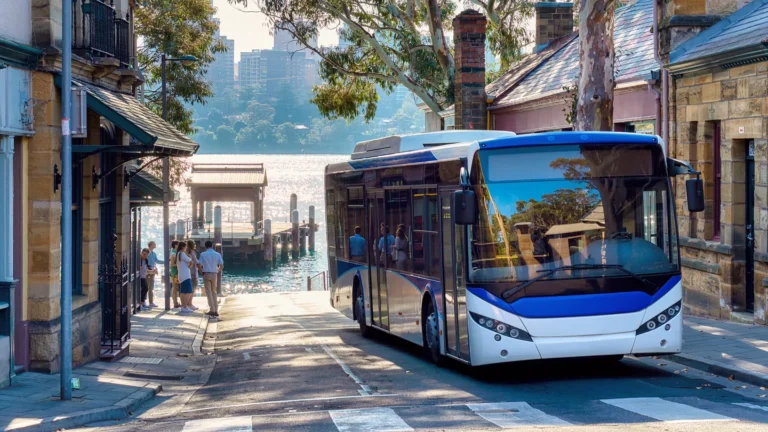 Temsili görüntü: Sydney'nin Inner West bölgesinde feribot iskelesi yakınında bir otobüs.