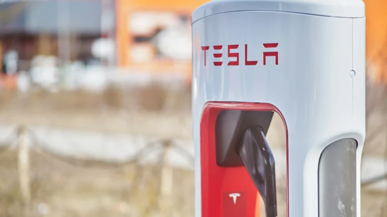 Tesla, Albury'de 37 araçlık şarj merkezi kurmayı planlıyor.
