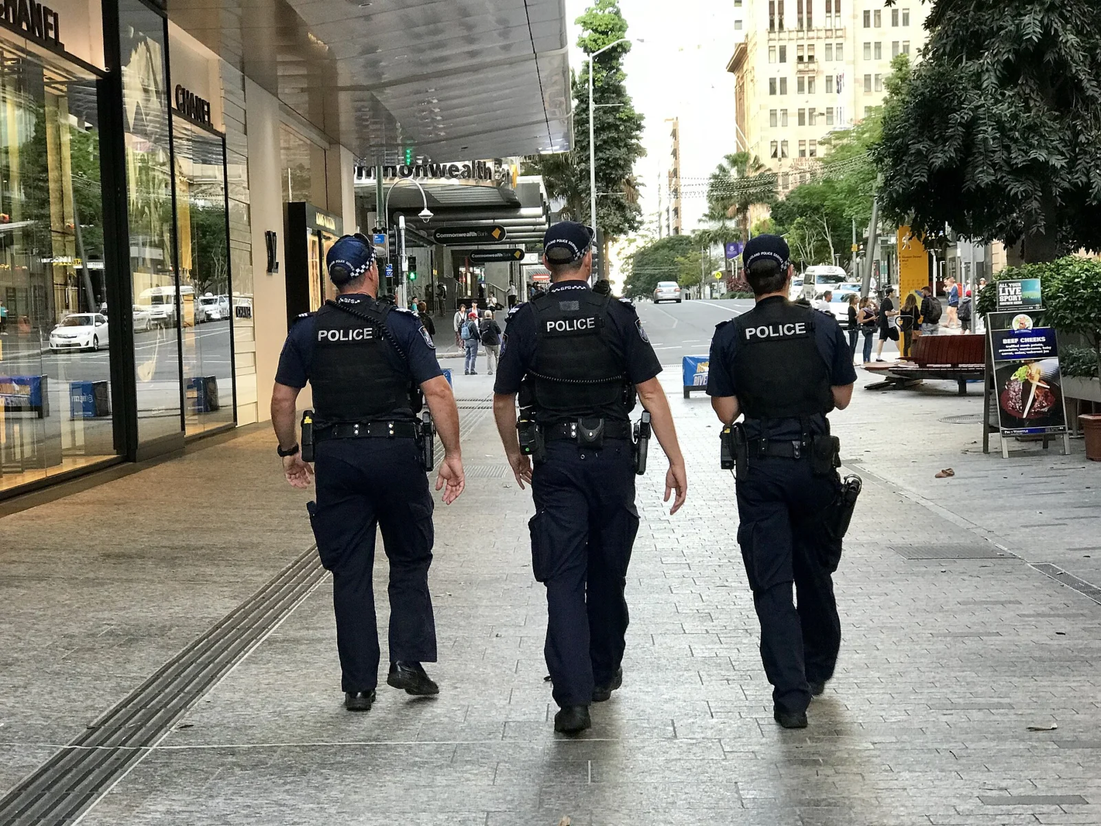 Üç yıllık polis koruma emri önerisi gündemde.