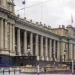 Melbourne Victoria Parlamento Binası. Arşiv: Iantomferry, Georgfotoart, Steelkamp / Wikimedia Commons, CC BY-SA 4.0.